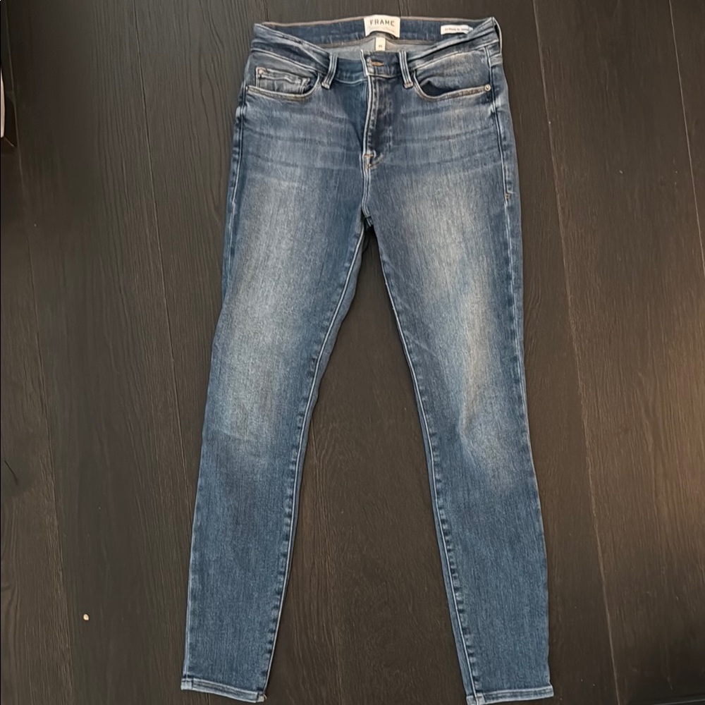 Frame Denim Mid-Rise Skinny Jeans in Faded Blue